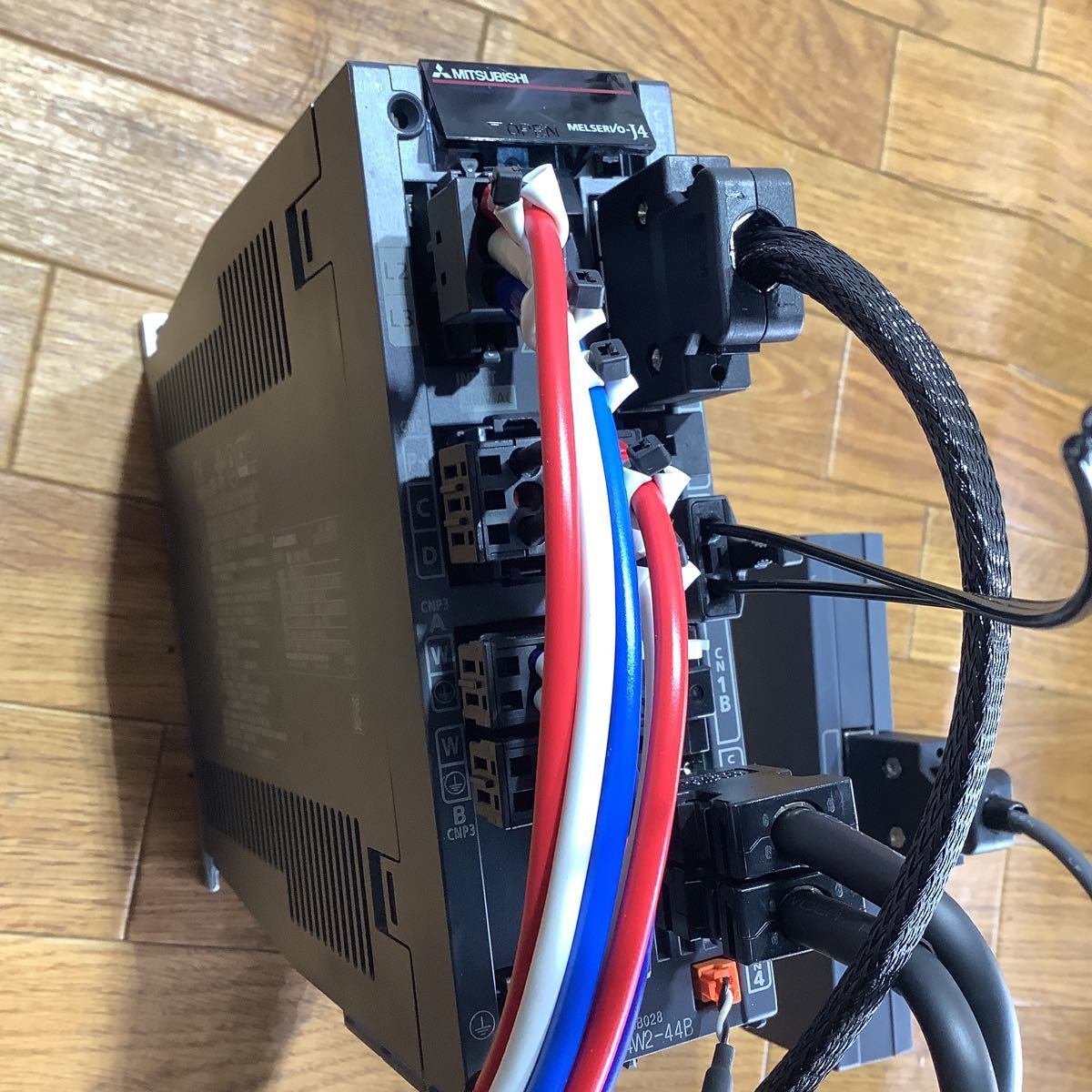 三菱サーボアンプとバッテリーパック MJー J4W2ー44B 中古品 取り出しまで動作品拍卖