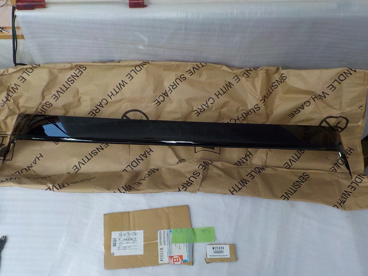 【 Volkswagen フォルクスワーゲン 】 フォルクスワーゲン 純正 リヤスポイラー T-CROSS 2GM 827 933 041 ※ 長期在庫 未使用品拍卖