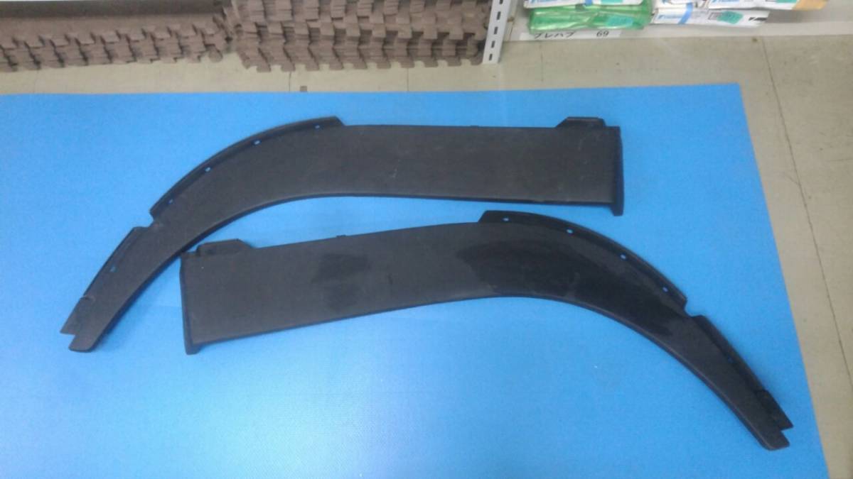 1846 UD パーフェクトクオン(H29.5~) 純正フロントフェンダーラバーLR 63886-0Z01B(LH)、63885-0Z01B(RH)拍卖