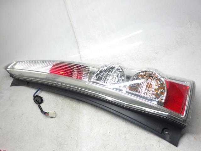 ステラ DBA-RN1 右テールライト ランプ 233448拍卖