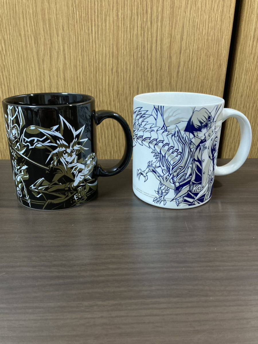 ▼ 遊戯王≪マグカップ 2個≫武藤遊戯 ブラックマジシャン 海馬瀬人 ブルーアイズホワイトドラゴン 青眼の白龍 陶器製拍卖