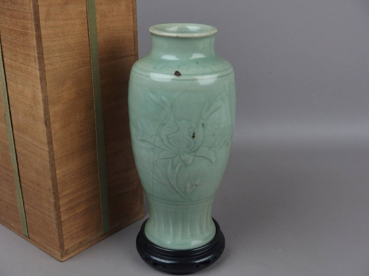 【骨董・茶道具】★中国古玩 明時代★★七官青磁花文花瓶 ei007yl.8 龍泉窯 花道 華道拍卖