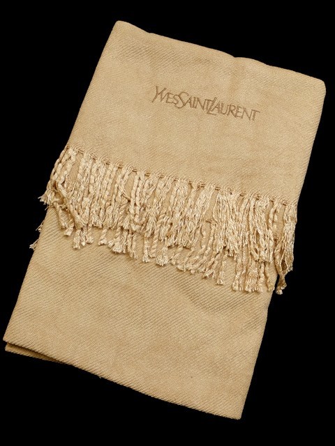 3QV売切!税無し☆YSL(イヴサンローラン)★大判★ストール★75×130cm★ひざ掛けにも★絹 シルク 100%★ベージュ★現状★現品限り★0317-14拍卖