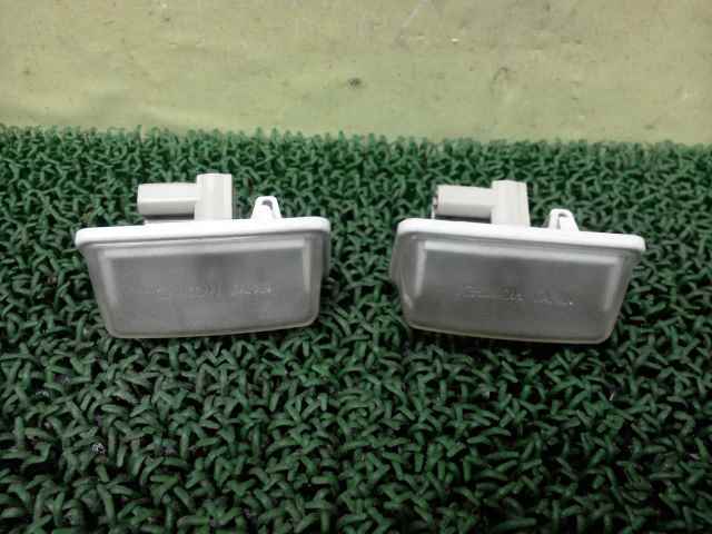 レタパ★ AZR60G トヨタ 純正 ノア ヴォクシー リアゲート ナンバー灯 2個 ★管280139拍卖