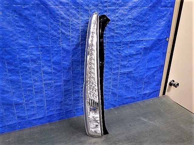 S916 ムーヴカスタム LA100S LA110S 後期 左テール LED 220-51094 美品拍卖
