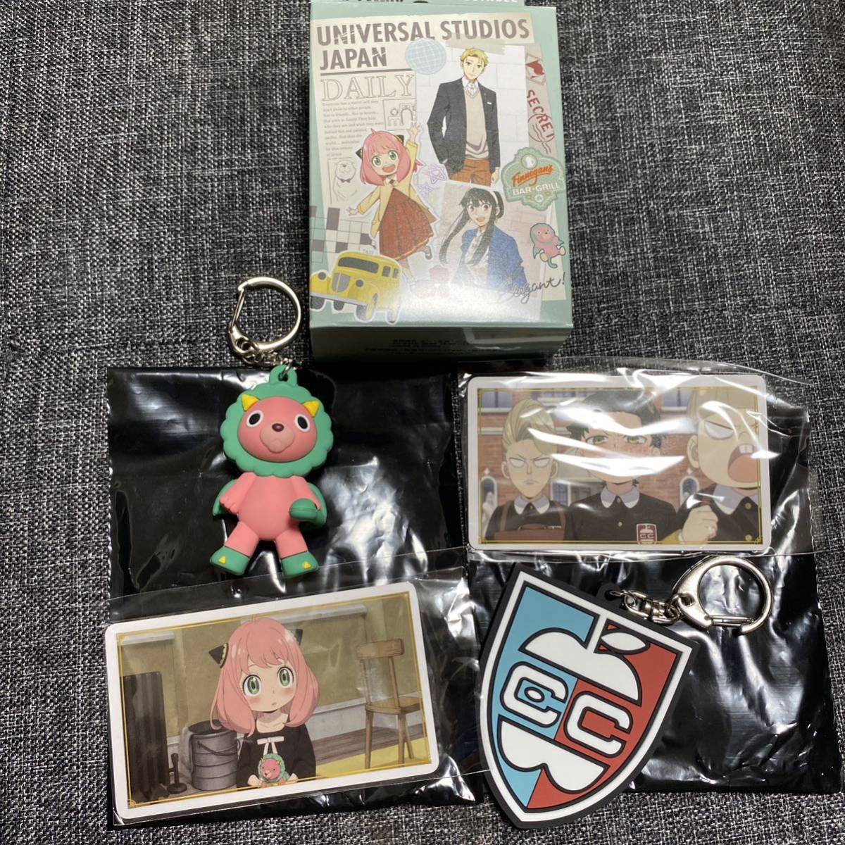 ユニバ USJ スパイファミリー コレクタブル キーチェーン イーデン校 校章 キメラ キーホルダー アーニャ ダミアン 2点セット拍卖
