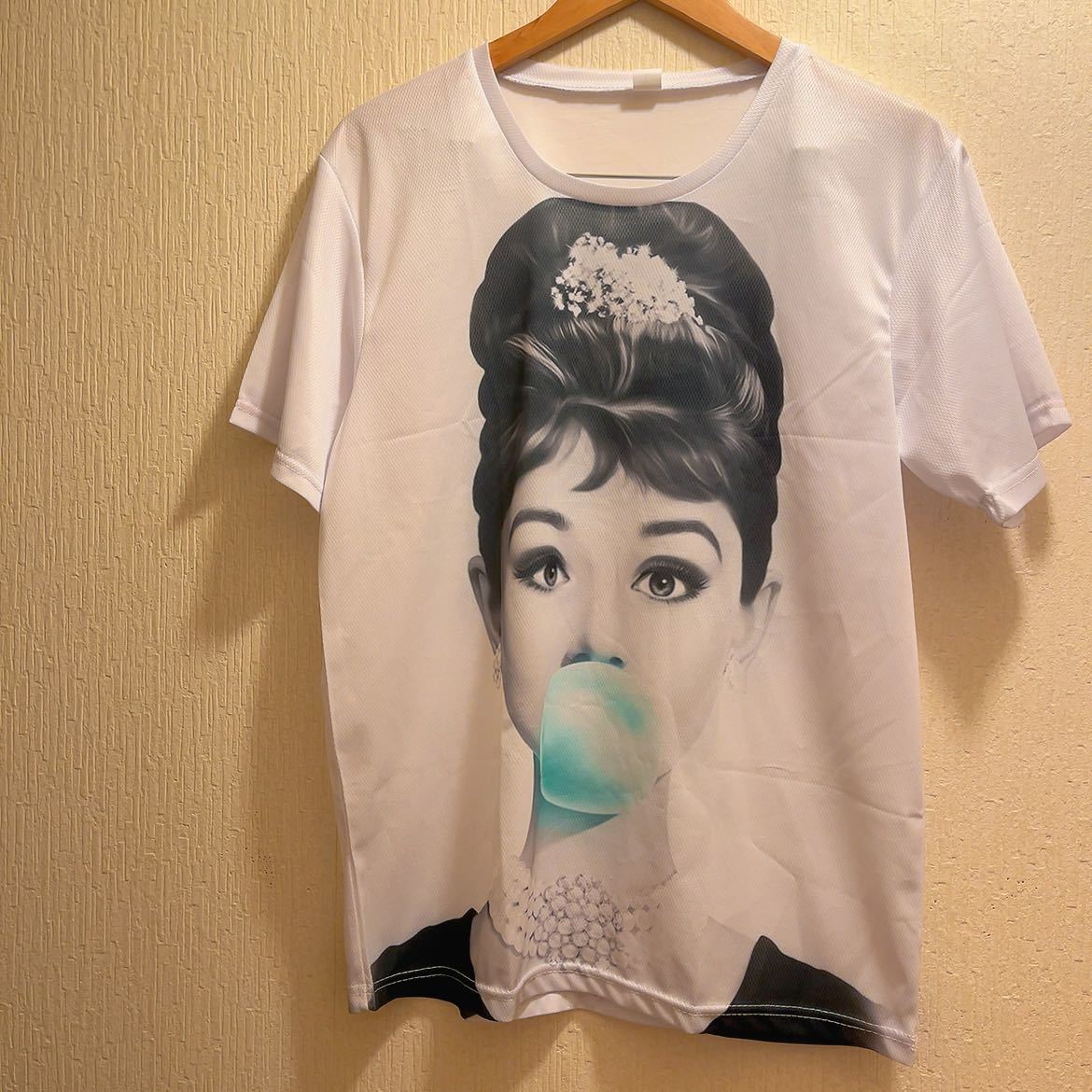 新品★ホワイト★オードリーヘップバーン★ガム★Tシャツ★ユニセックス★LLプリントTシャツ 拍卖