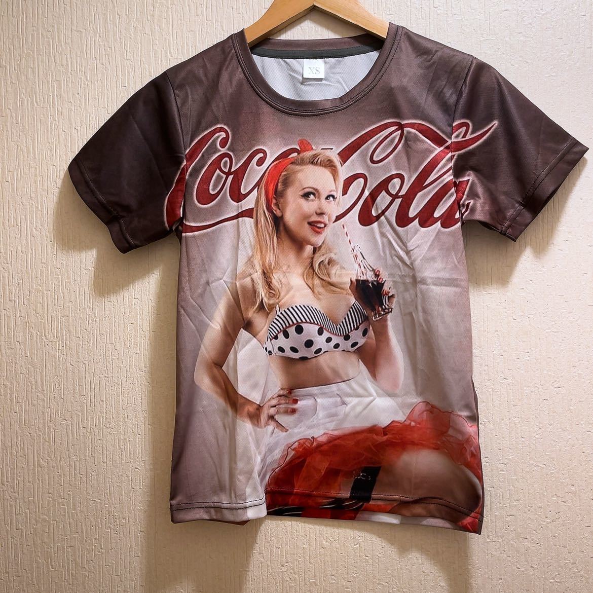 新品★ブラウン★水着★クラシックアメリカ女性コカコーラTシャツ★ユニセックス★MプリントTシャツ 拍卖