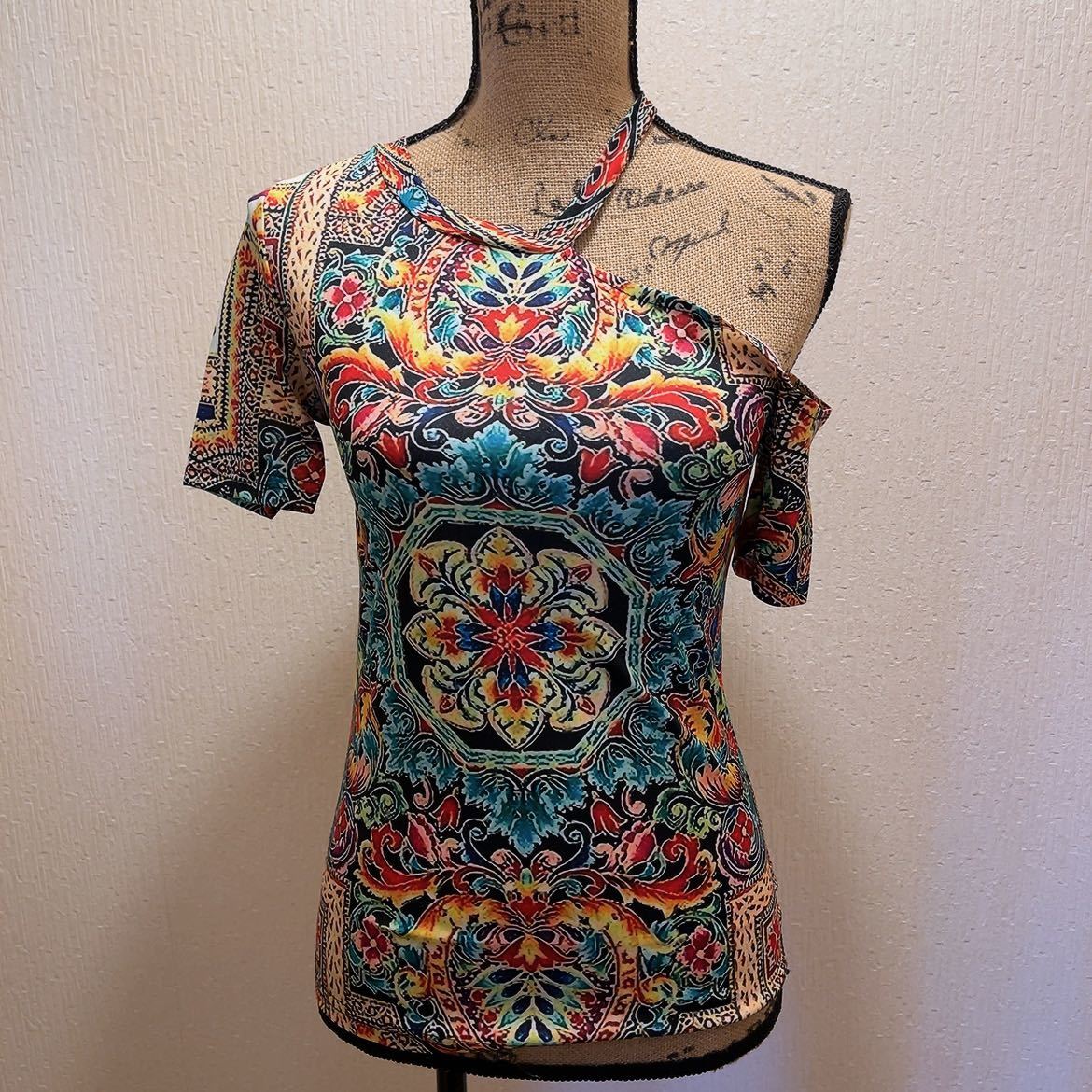 新品★カラフル&マルチカラーエスニック風オフショルダーTシャツ★社交ダンス★M拍卖