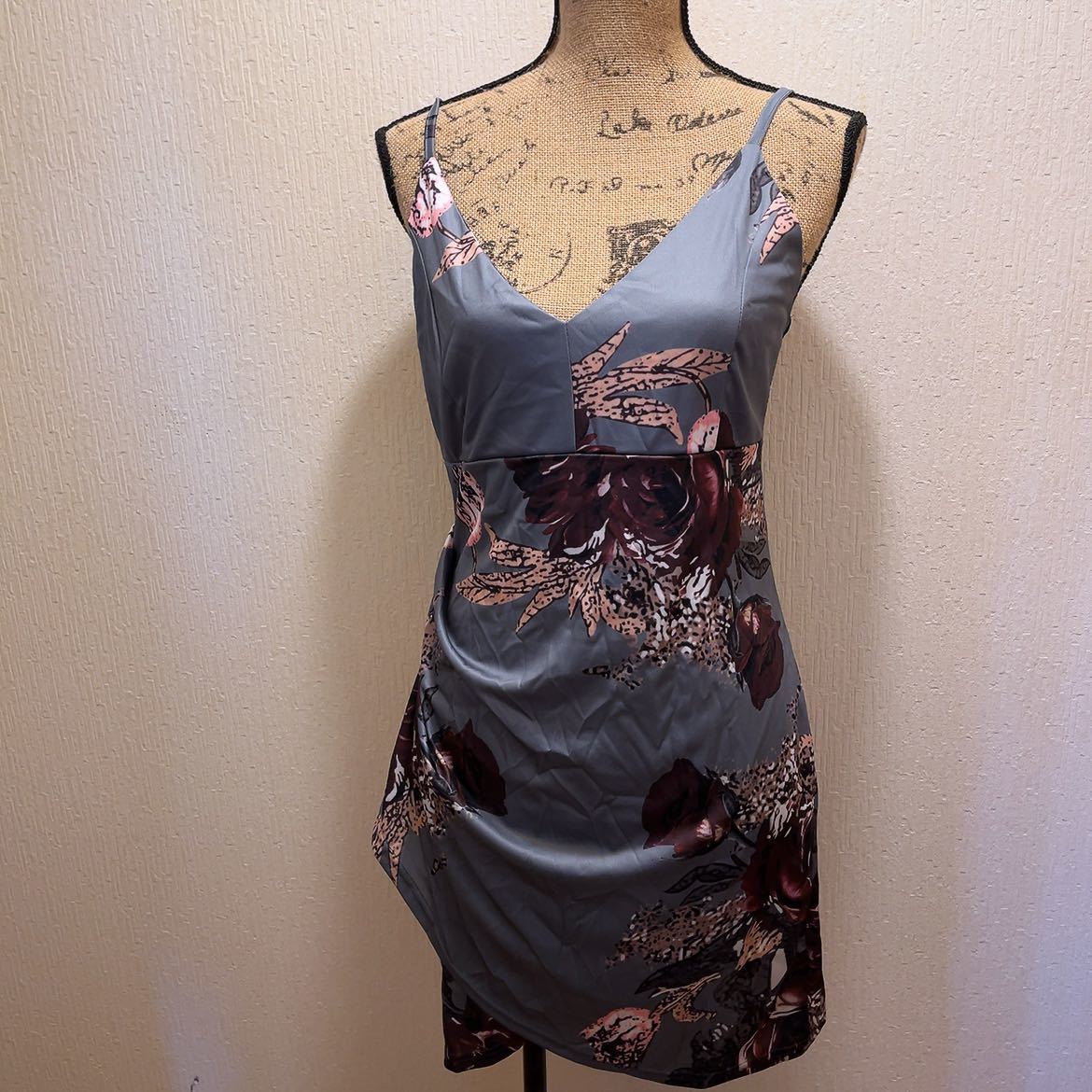 新品★グレー地★花柄★セクシーワンピース★キャバ&水商売衣装★ドレス★Lキャミソールワンピース ミニドレス 花柄ワンピース 拍卖