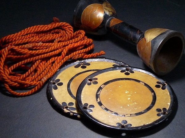 ▲80G1157▲伝統和楽器・古い・黒塗金蒔絵胴・鼓/つづみ・時代・検/能狂言舞拍卖