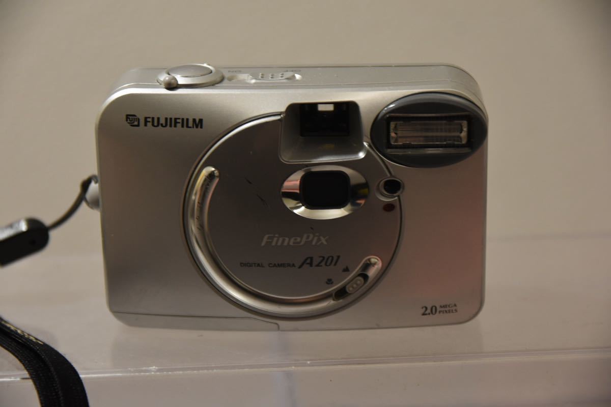 コンパクトデジタルカメラ FUJIFILM フジフィルム FINEPIX A201 Z29拍卖