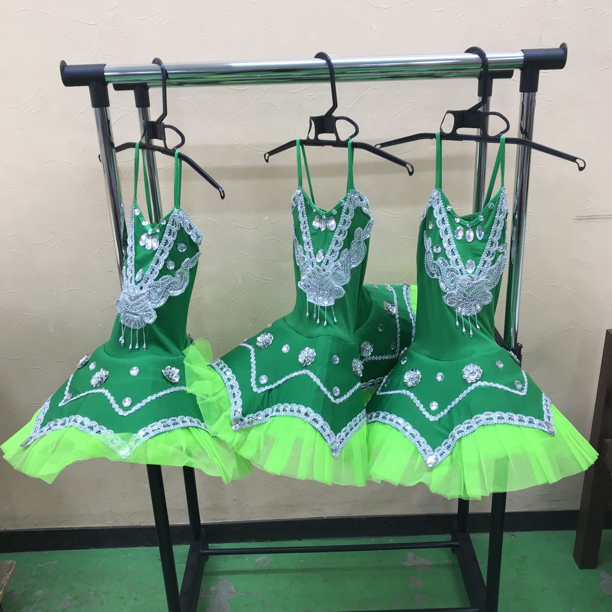 バレエ衣装3着セット グリーン 手作り 子供用コスプレ衣装 現状品拍卖