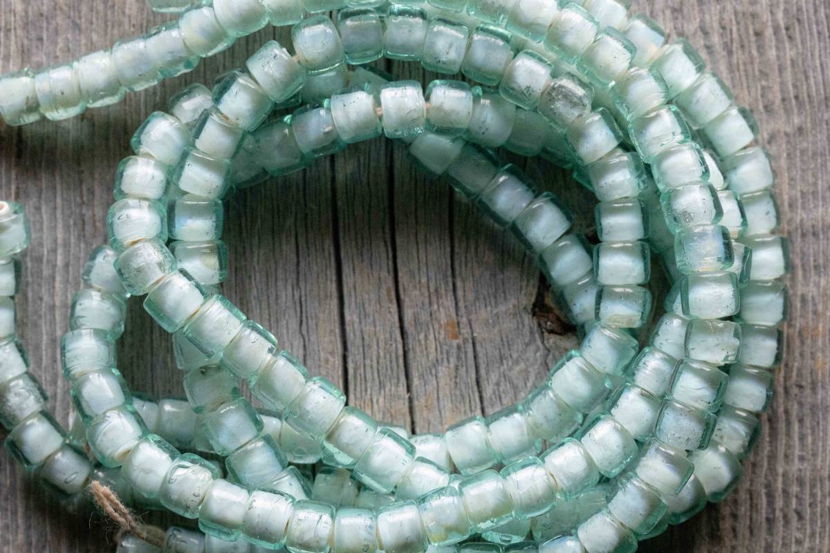 *White hearts beadsS拍卖