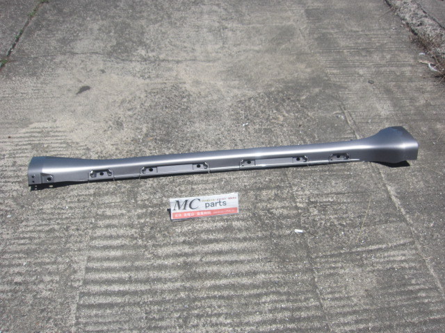 【即決】トヨタ ランドクルーザー プラド TRJ150W サイドステップ右 シルバー? 75805-60050 TX新車外し ランクル拍卖