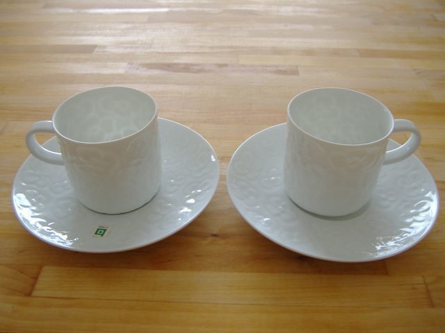 白山陶器(すみれ彫)カップ&ソーサー2客 未使用拍卖