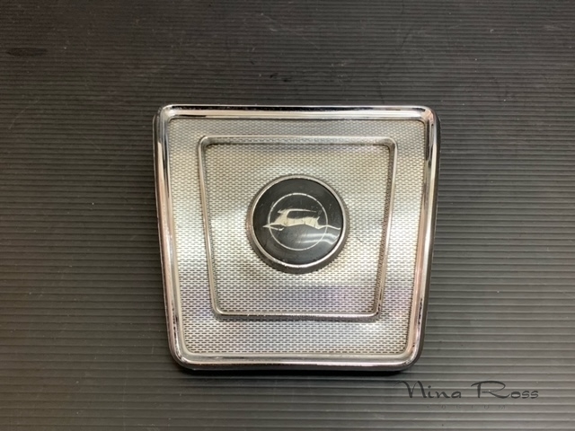 65 66 67 インパラ リアシート スピーカーグリル オリジナル 中古品 エンブレム モール インテリア拍卖