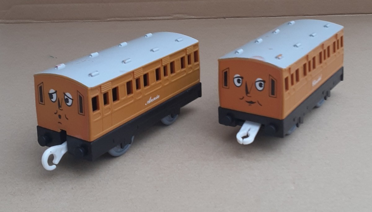 アニー クララベル TOMY プラレール 客車 2両 セット まとめ売り 非動力車 機関車トーマス おもちゃ 雑貨 コレクション 2002拍卖