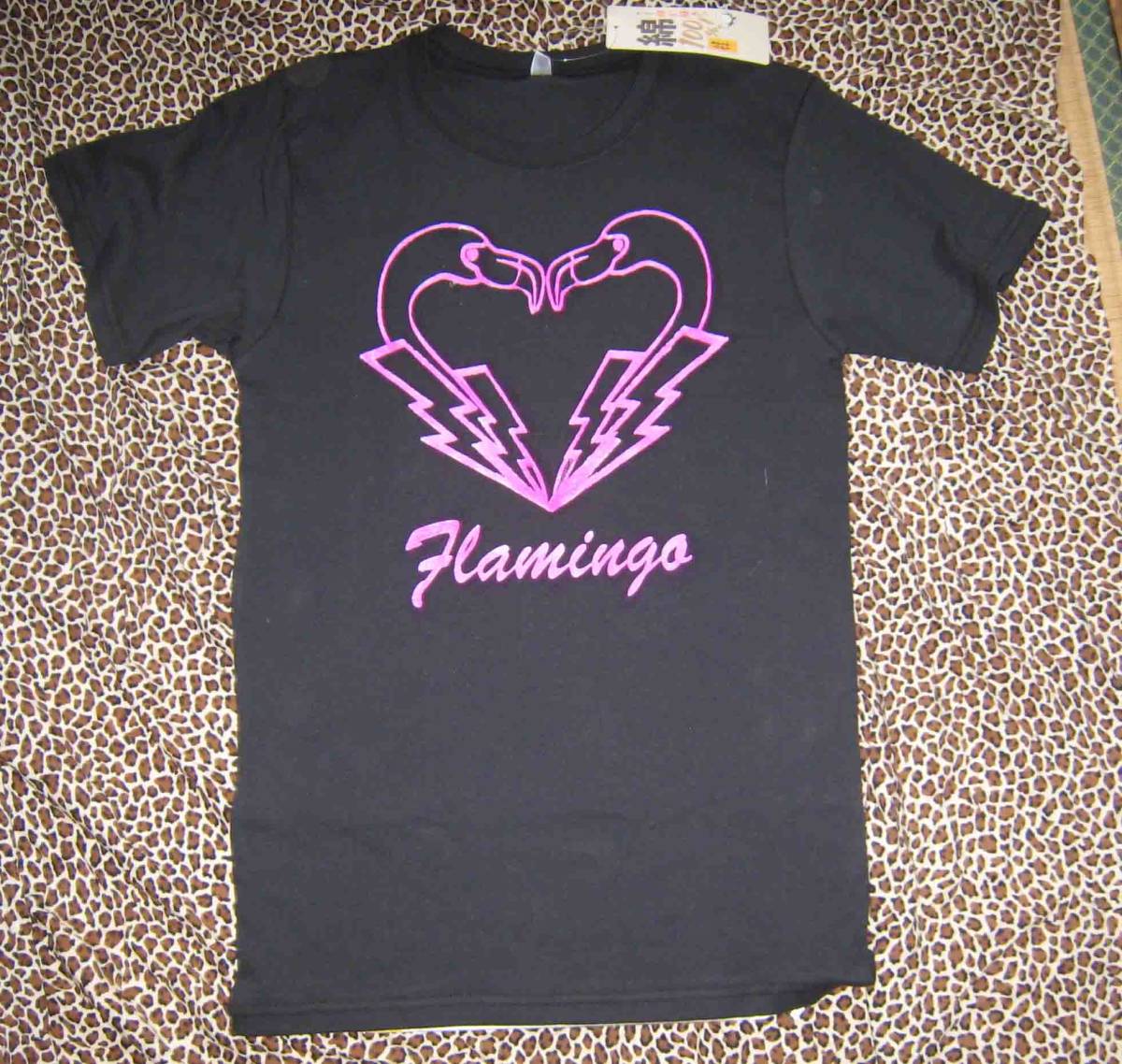 ハート型のフラミンゴ Tシャツ M・L・2L 3L の4サイズあり拍卖