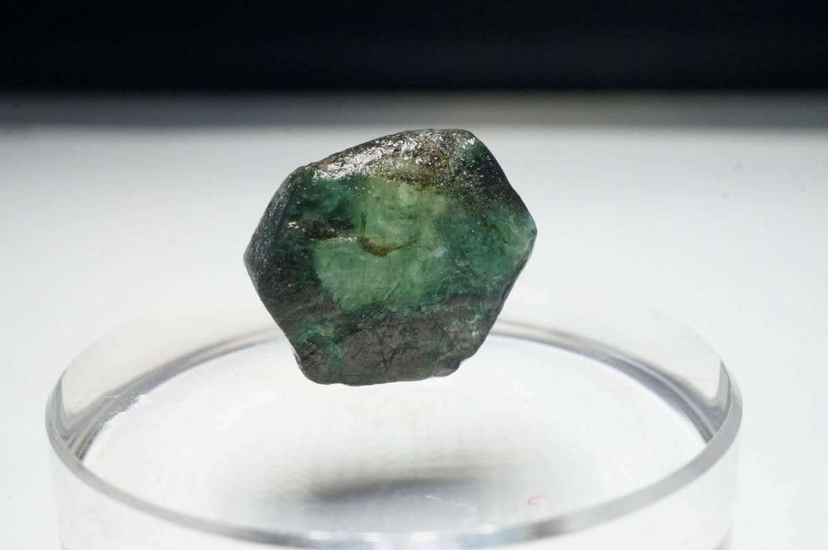 【在庫僅か!早い者勝ちです】!30年前の希少在庫!早い者勝ち!コロンビア産上質天然エメラルド原石母岩付原石6.1ct拍卖