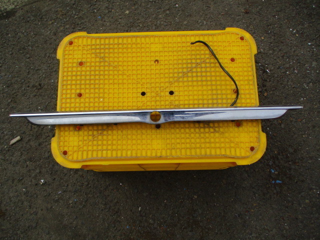 ★☆R107 ベンツ 500SL ④ トランクモール 尾灯 ガーニッシュ☆★拍卖