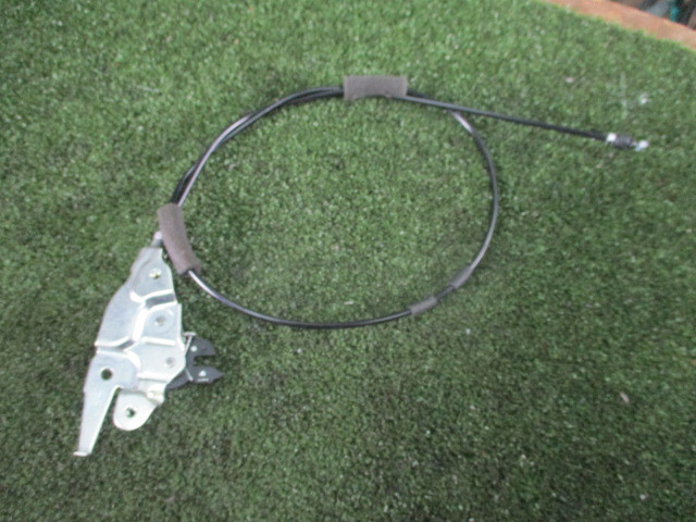 ★☆ZRR80G エスクァイア 右側スライドドアキャッチ ストライカー☆★拍卖