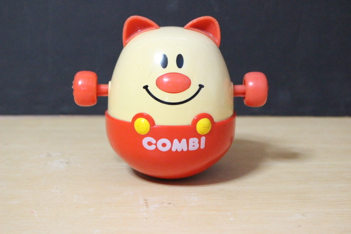 ▲は-573 起き上がりこぼし 中古 コンビ ガラガラ 昭和レトロ おもちゃ インテリア カラカラと音が鳴る 高さ12cm 横13cm 奥9cm 重さ200g拍卖