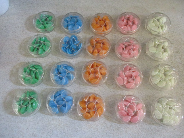 ☆カラー画鋲200ケ(10ケ入りが20ボックス) 20BOXで¥800 送料¥185拍卖