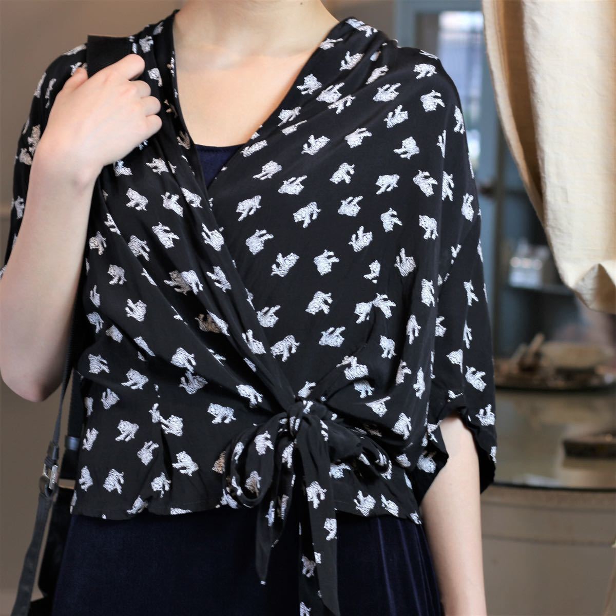 EU VINTAGE ANIMAL PATTERNED HALF SLEEVE CARDIGAN/ヨーロッパ古着アニマル柄半袖総柄シャツカーディガン拍卖