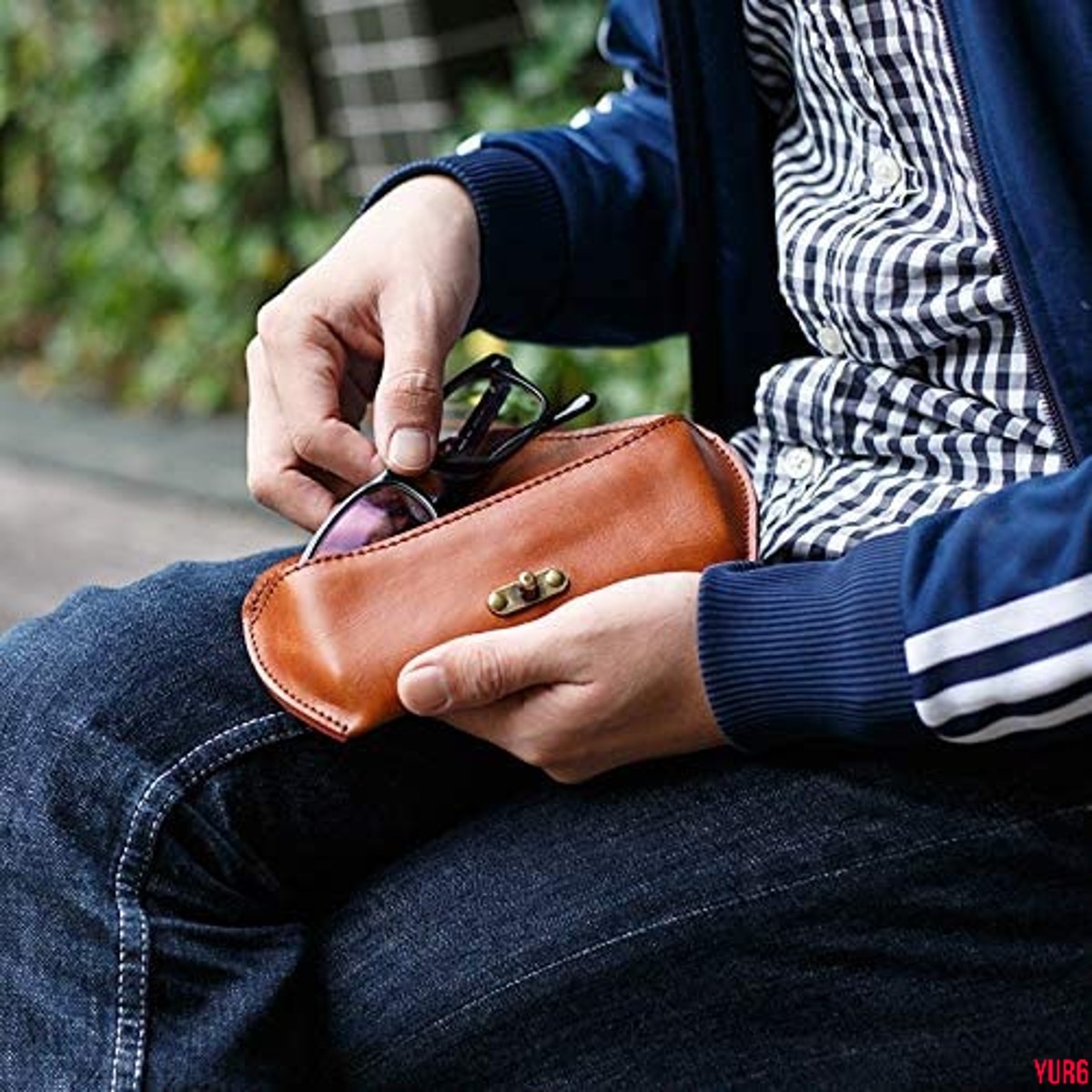 牛革 お洒落な留め具 眼鏡ケース 高級感 内張り起毛 レトロ アンティーク感 めがね メガネ 眼鏡入れ 傷つけない スタイリッシュ キャメル拍卖