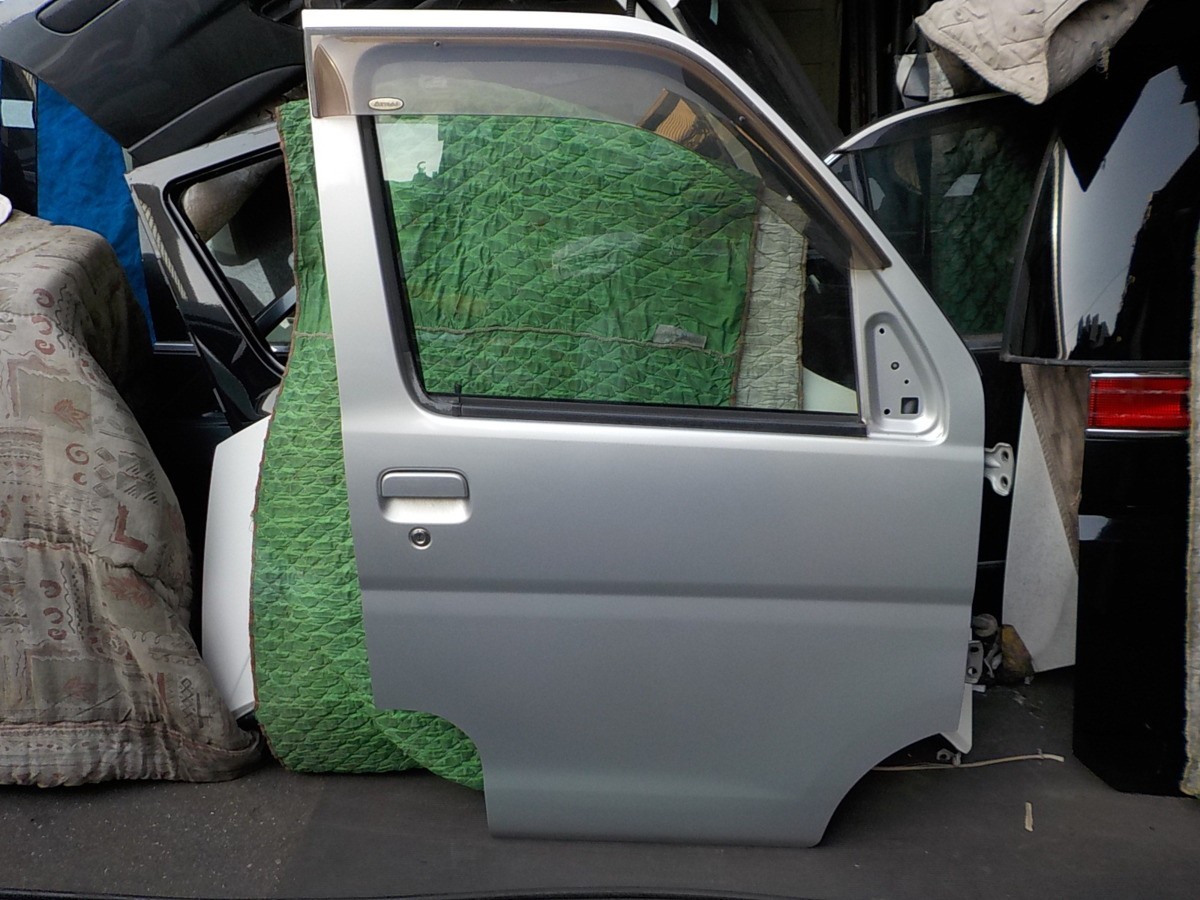 アトレー S320G フロントドア 右 Assy 送料はシステム上 無料 と表示されますが西濃着払い発送です拍卖