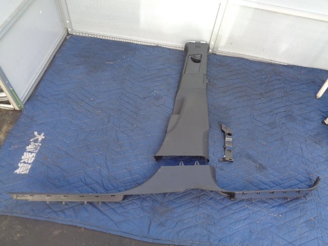 アウディ Q7 SLine 4LBHKS 純正 センターBピラー ステップトリム付き 右セット 送料はシステム上 無料 と表示されますが西濃着払い拍卖