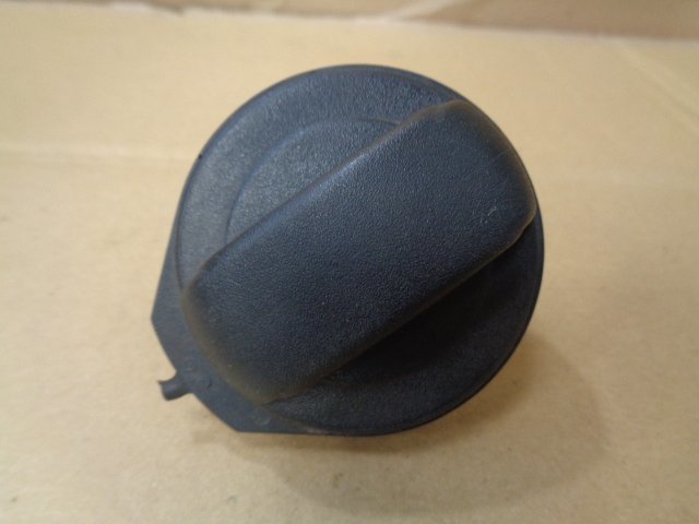 【送料無料】アウディ Q7 SLine 4LBHKS 純正 ヒューエルキャップ 給油口キャップ拍卖