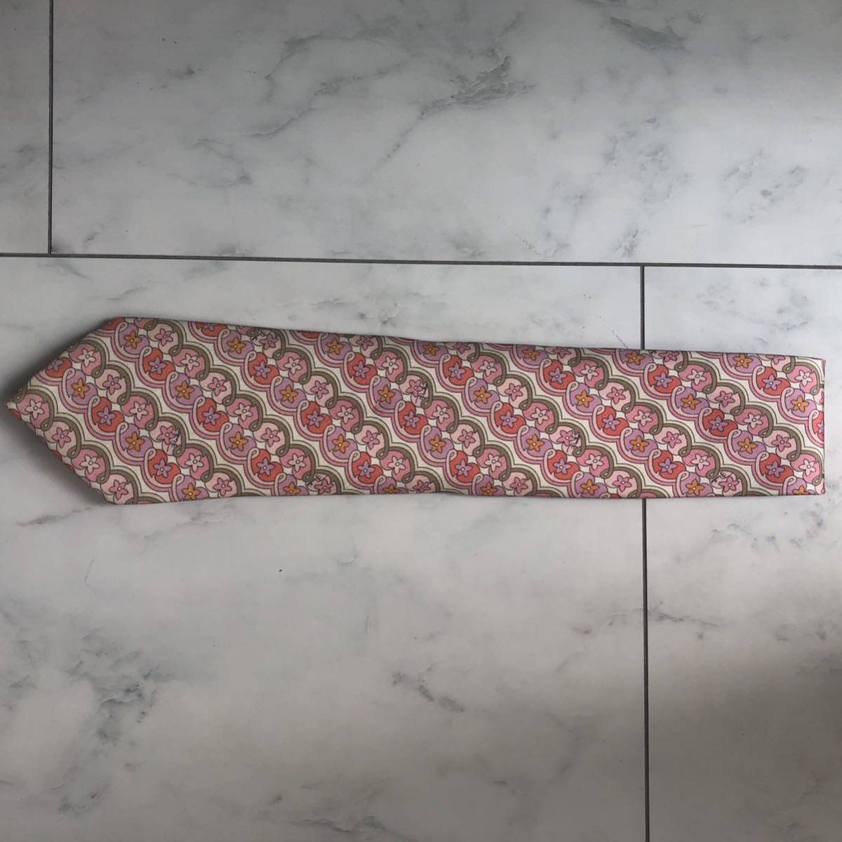 エミリオプッチ ネクタイ ピンク 花柄拍卖