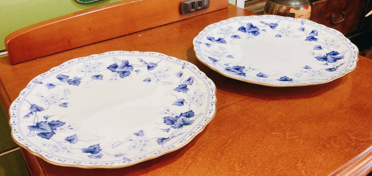 ★MARUMI 丸皿2枚セット★ 鳴海陶製 /ナルミ/陶製/陶器/波/小花/草花/金彩縁/日本製 /BONE CHINA/デザートプレート/直径19.5/349拍卖