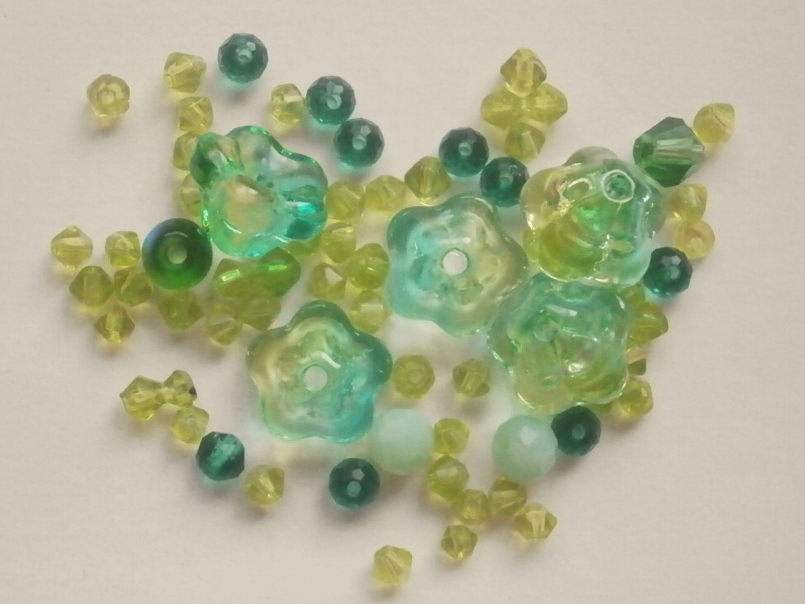 ガラスビーズ★タイニーフラワー★グリーン系★E拍卖