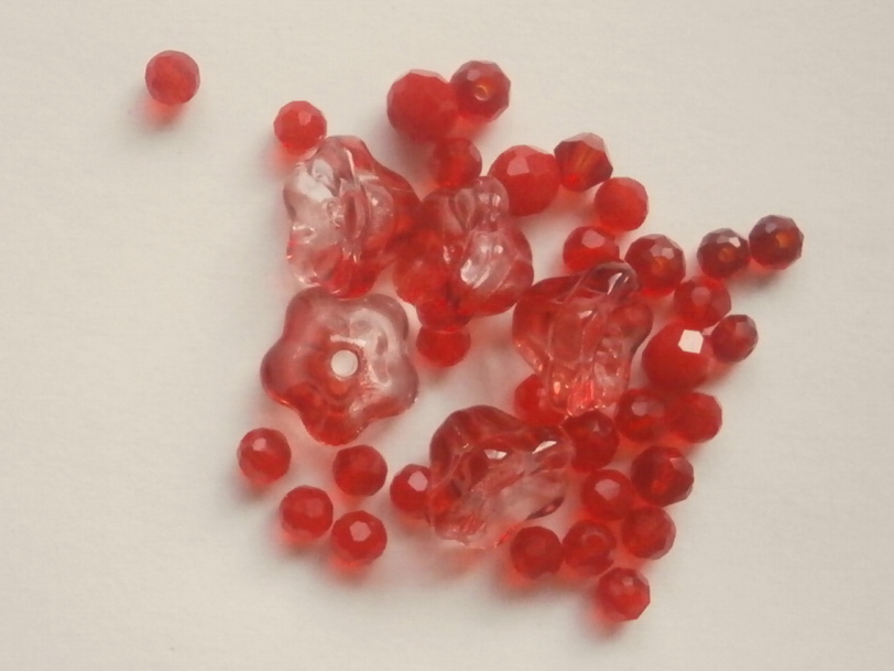 ガラスビーズ★タイニーフラワー★レッド系★E拍卖
