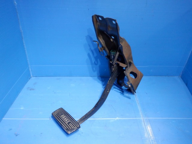 いすゞ イスズ BIGHORN ビッグホーン UBS69GW 純正 ブレーキペダル 41292/b1拍卖