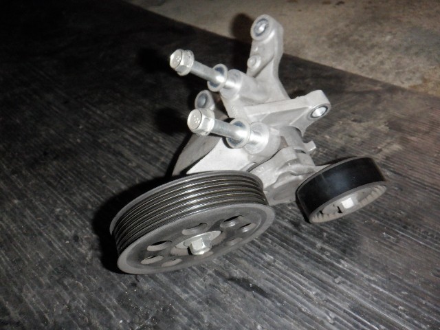 HD1099 スバル YAM エクシーガ 純正 プーリー 付き ステー 41583拍卖