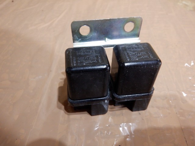 フィガロ FK10 純正 右側後部座席付近に付く リレー 41752/b1拍卖