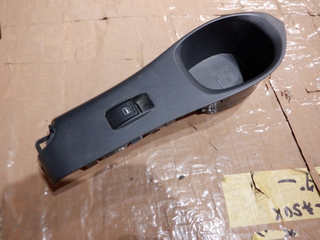 M402S COO / QNC20 bB 純正 右 リア パワーウインドウスイッチ カバー付き 41812/b1拍卖