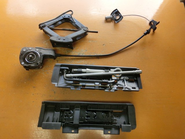 プジョー 5008 車載工具 平成26年 ABA-T875F02 ジャッキ スペアタイヤ ブラケット 6.8万kmプレミアム 2014y拍卖