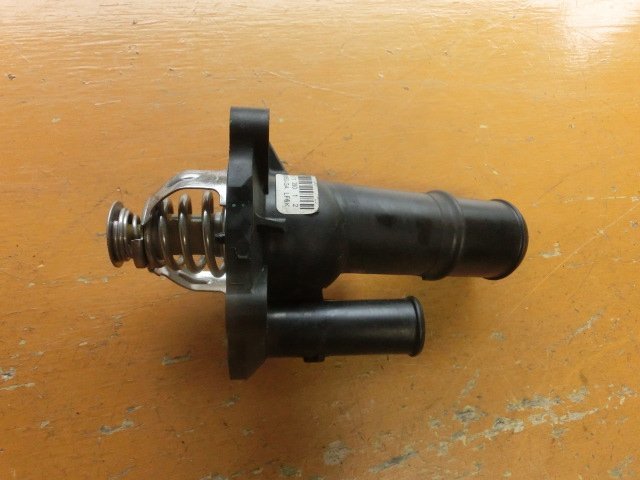 ボルボ V50 サーモスタット ハウジング 平成24年 CBA-MB4204S 2.0クラシック 15万km 2012y 拍卖