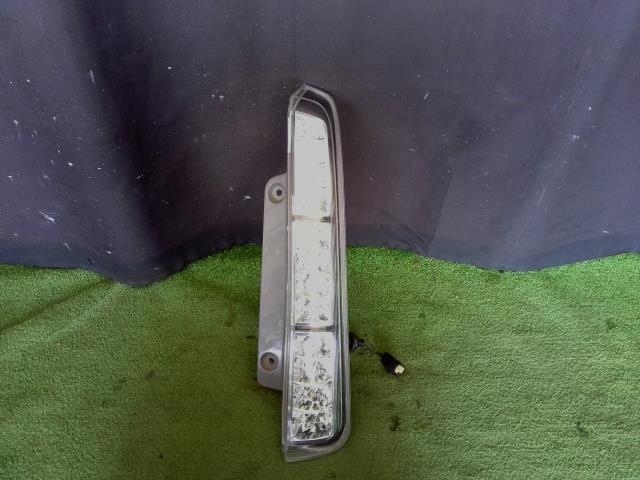 アイシス DBA-ZGM10W (M) 右テールランプ 44-70 81580-44270拍卖