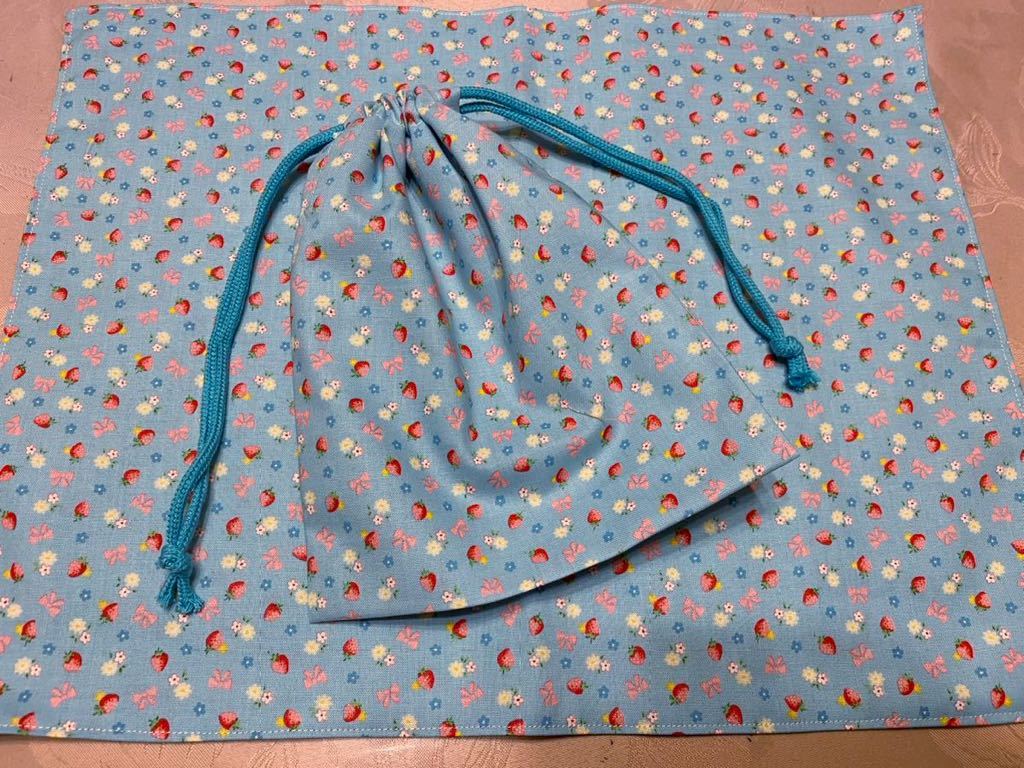 No.361 裏付ランチョンマット&巾着 ハンドメイド 35x45 イチゴ柄 水色拍卖