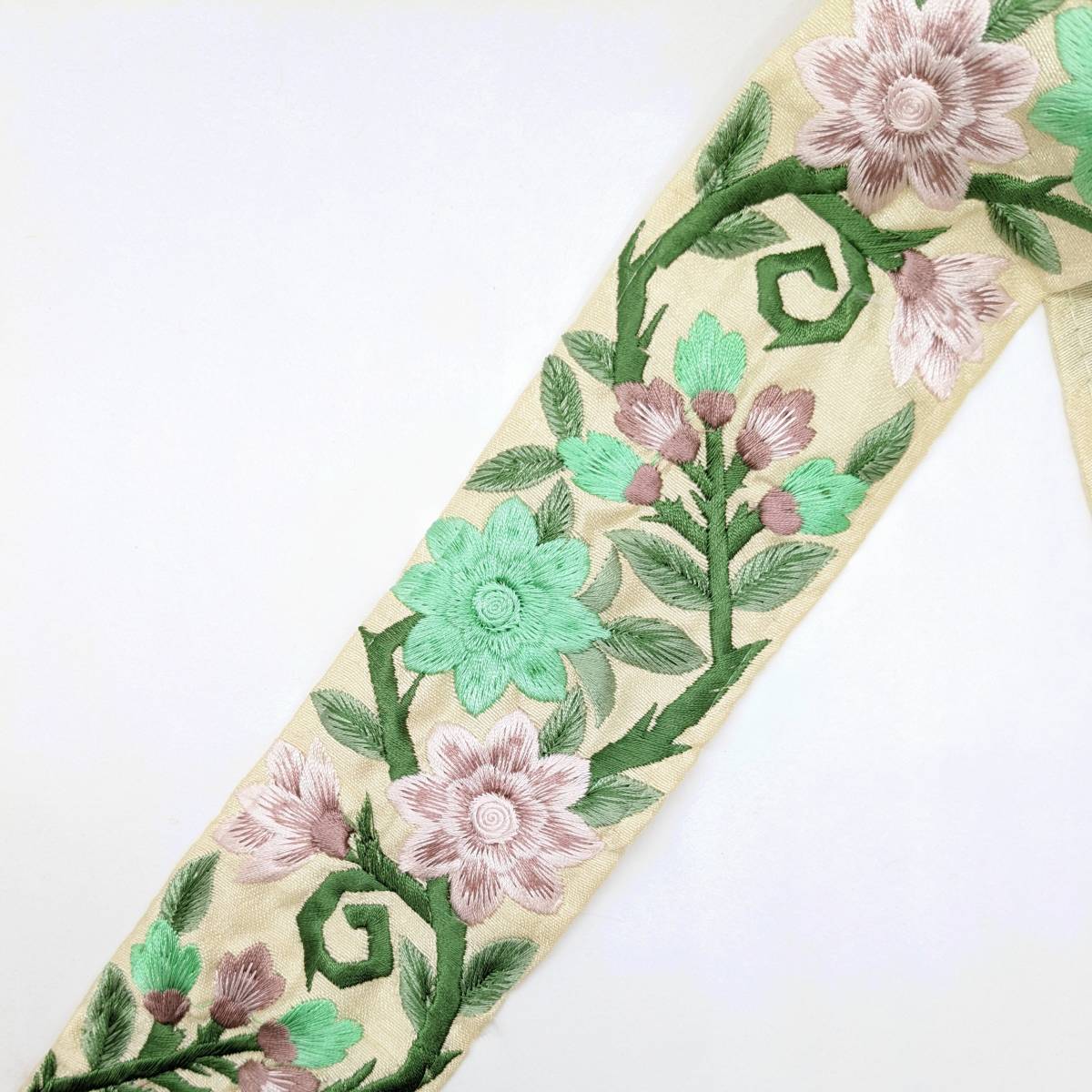 インド刺繍リボン 約66mm クリーム CR004拍卖