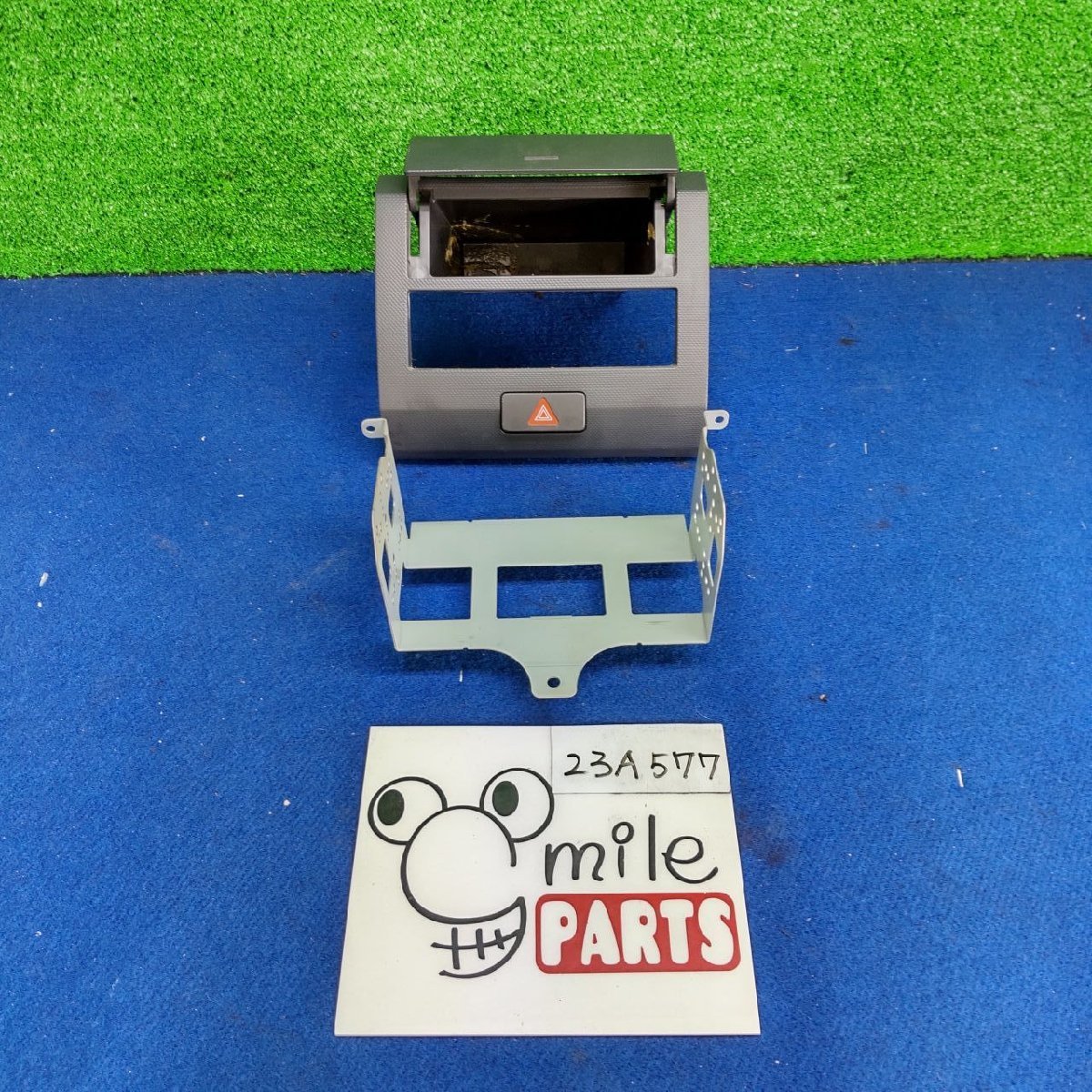 MH21S ワゴンR 純正 オーディオパネル(ステー付)1A8-4-8/23A577*同梱不可拍卖