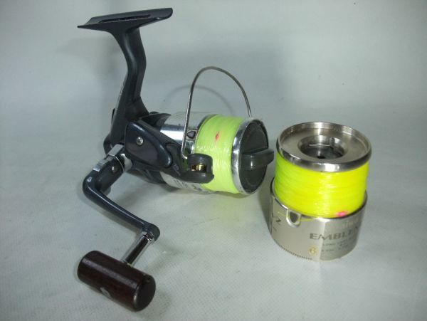 【睦】ダイワ エンブレム DAIWA 3500T EMBLEM-Z 替えスプール付き スピニングリール 磯 釣り具■拍卖