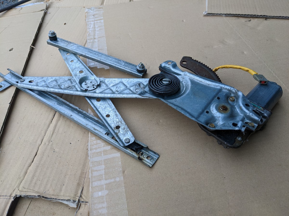 ナビゲーター 98-02 レギュレーター リア右拍卖