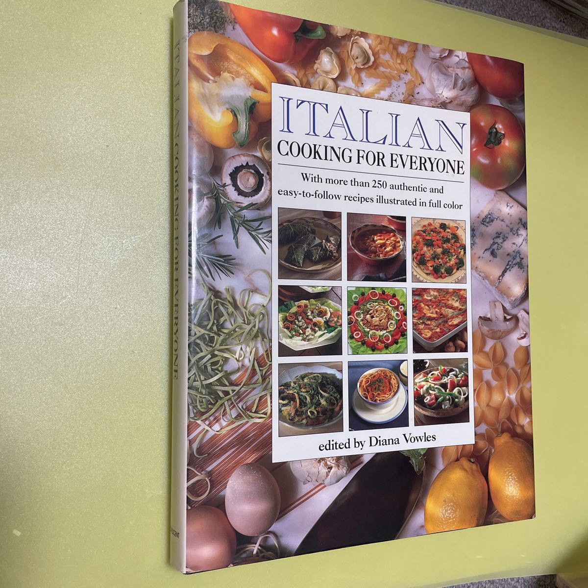 ◎イタリア料理の英語本 Italian Cooking for Everyone: With More Than 250 Authentic & Easy to Follow Recipes 英語版拍卖